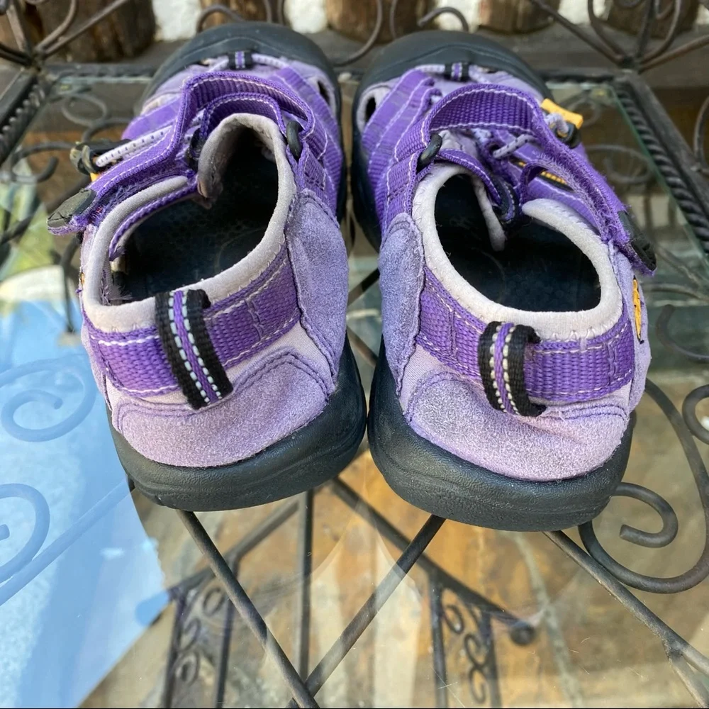 Girls Size 4 KEEN Purple Water Sandals Almost New!‎